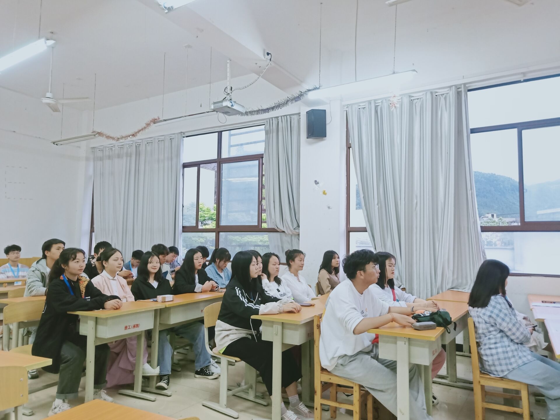 【党史学习教育】经济与管理学院开展“学党史，知党情，跟党走”主题团日活动(图2)