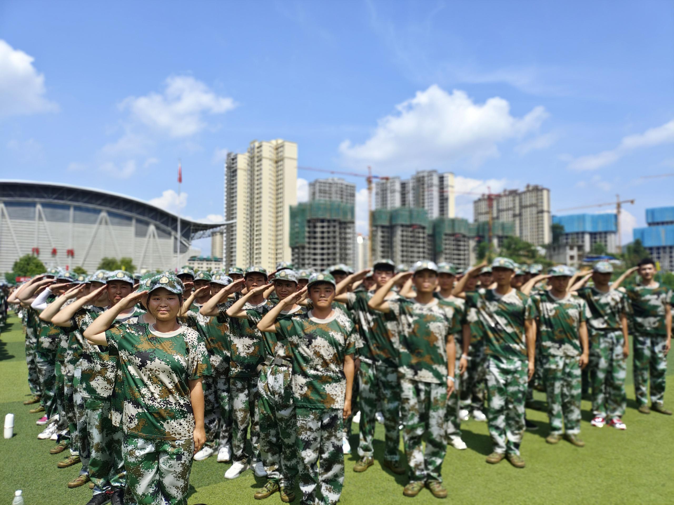 军训简报---青春的汗水在金秋的九月里挥洒(图2)